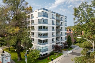 300 Lansdowne Av in Westmount, QC - Building Photo