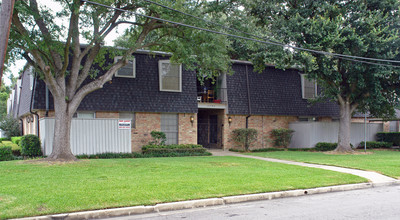 Chateau 1000 in Beaumont, TX - Building Photo - Building Photo