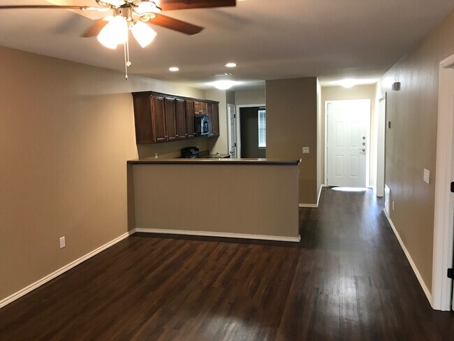 4286 Castlegate Dr in Paris, TX - Foto de edificio - Building Photo