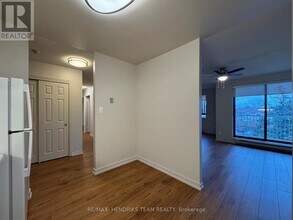 128 St Augustine Dr in St Catharines, ON - Building Photo - Building Photo