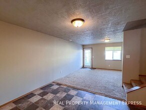 3 Bedroom 2 Bathroom Townhome in SW Sioux Falls in Sioux Falls, SD - Foto de edificio - Building Photo