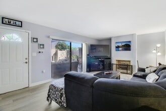 912 9th Ct in Palm Beach Gardens, FL - Building Photo - Building Photo