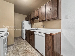 16359 W 10th Ave in Golden, CO - Foto de edificio - Building Photo