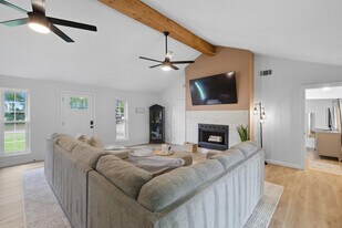 327 W Texas St in Sherman, TX - Building Photo