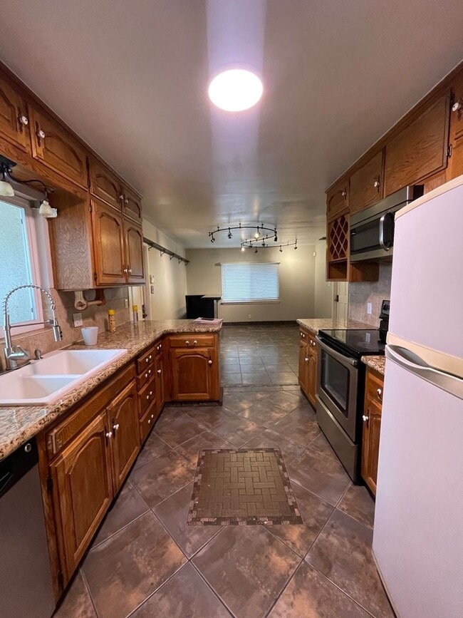 property at 4014 E Fedora Ave