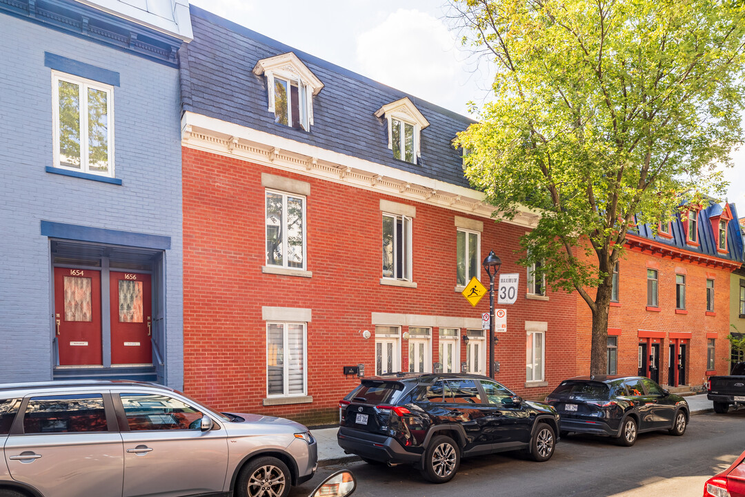 1658-1668 Saint-Christophe Rue in Montréal, QC - Building Photo