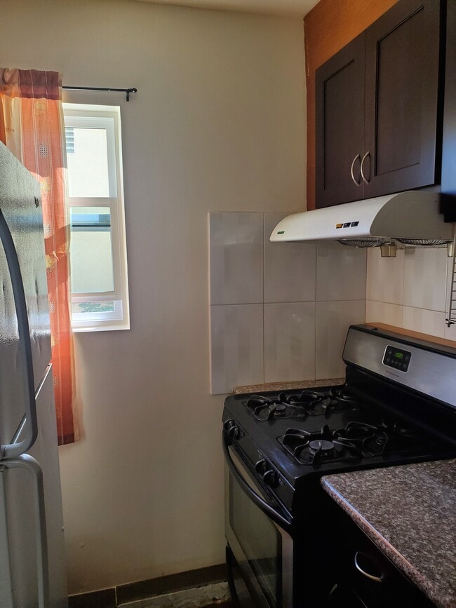 1504 S Atlantic Blvd, Unit B in Alhambra, CA - Foto de edificio - Building Photo