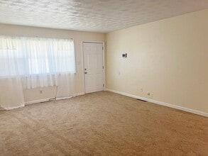 718 Powhatan Pkwy in Hampton, VA - Building Photo - Building Photo