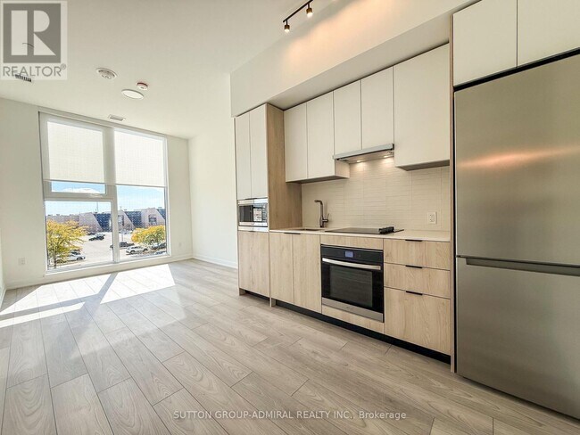 1007 The Queensway in Toronto, ON - Building Photo - Building Photo