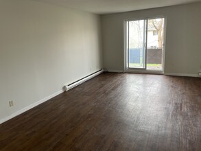 37 Benjamin St in Belleville, ON - Building Photo - Building Photo