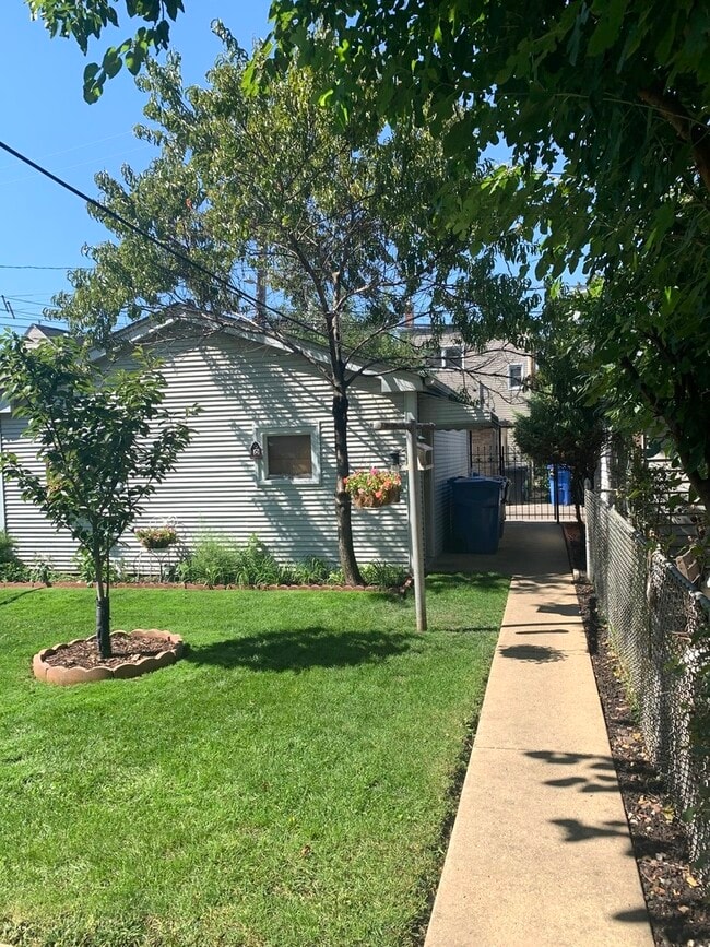 3224 N Lawndale Ave in Chicago, IL - Building Photo - Building Photo