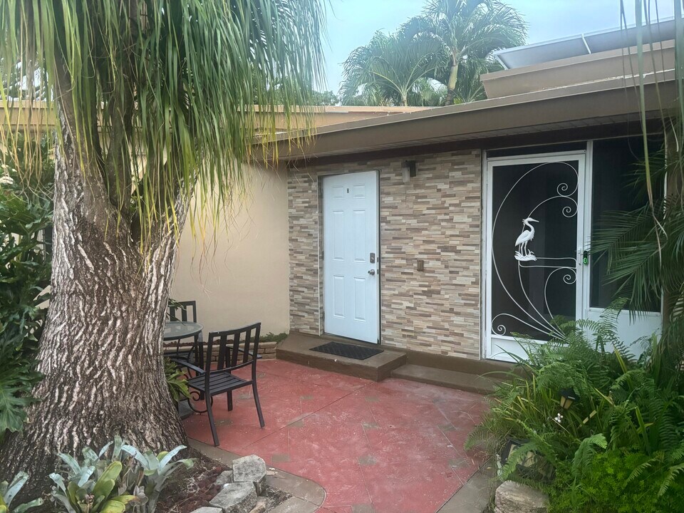 2424 Grant St in Hollywood, FL - Building Photo