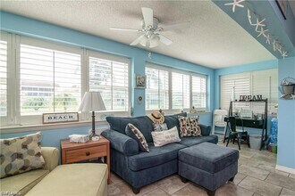 1400 Pompei Ln in Naples, FL - Foto de edificio - Building Photo