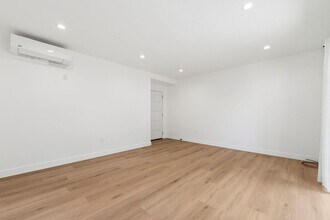 2819 Sycamore Ave in Glendale, CA - Foto de edificio - Building Photo