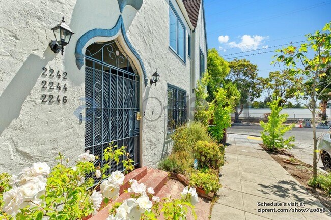 2242 E 32nd St in Oakland, CA - Building Photo - Building Photo