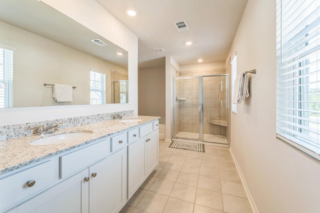7595 Jennadee Dr in Fairburn, GA - Building Photo