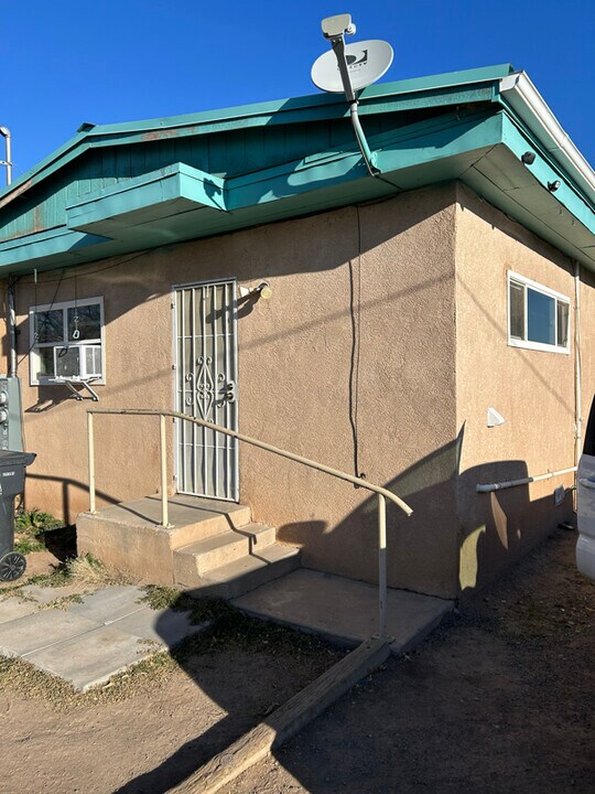 204 St Francis Rd NW in Albuquerque, NM - Building Photo