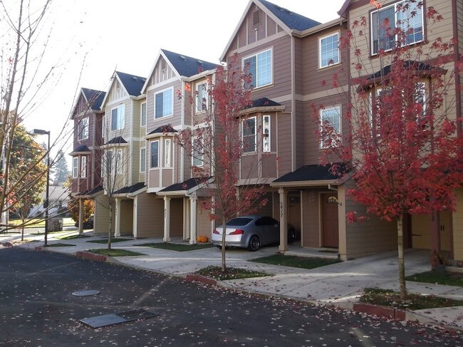 Calico Place Townhomes in Portland, OR - Building Photo - Building Photo