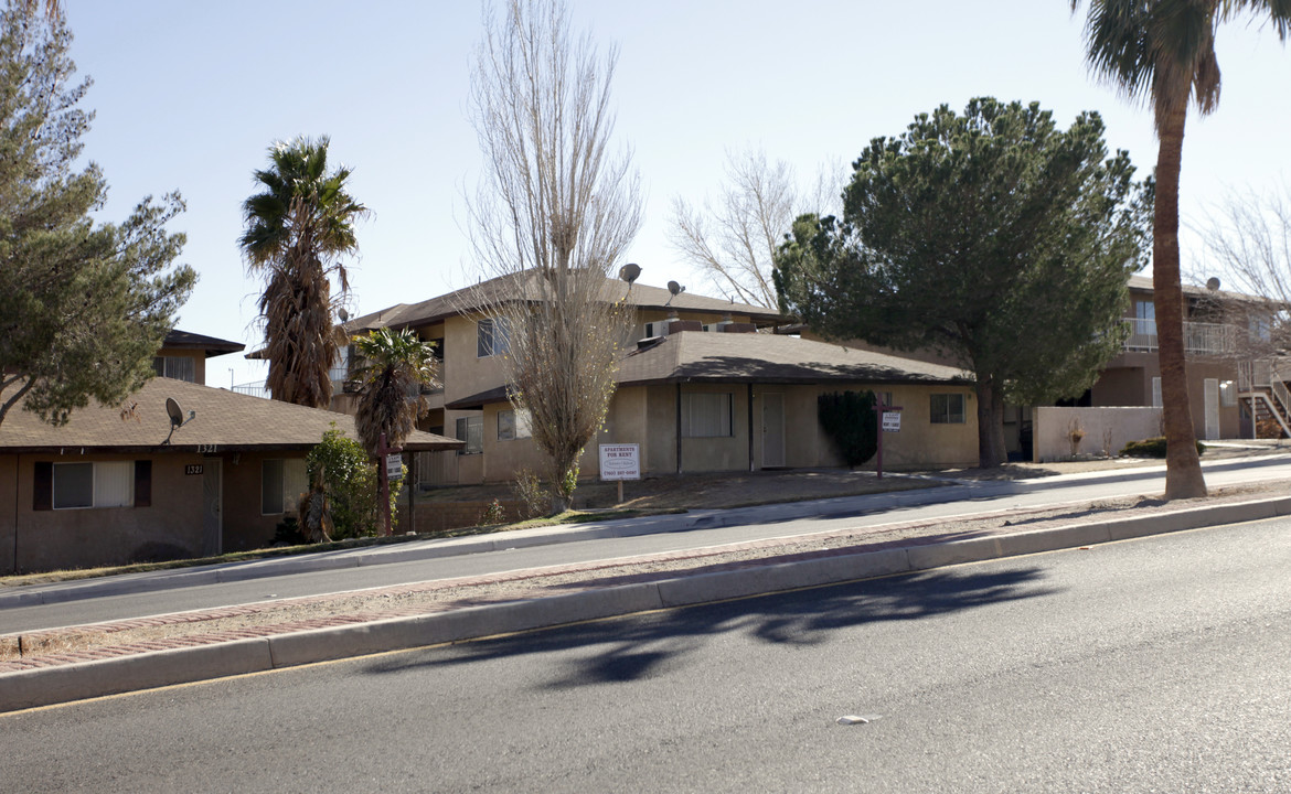 1331 Barstow Rd in Barstow, CA - Foto de edificio