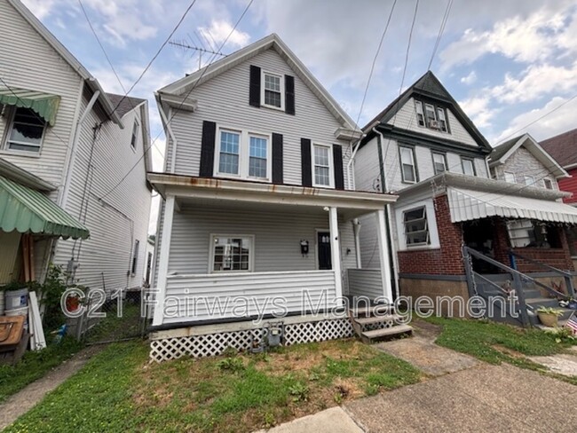 634 Sixth St in Pitcairn, PA - Building Photo - Building Photo