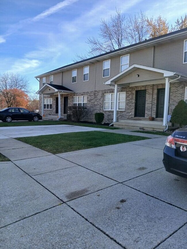 1806 Dainesway Dr in Valparaiso, IN - Building Photo - Building Photo