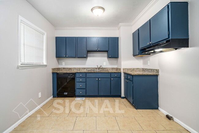 1652 Roberta Ln in Birmingham, AL - Building Photo - Building Photo