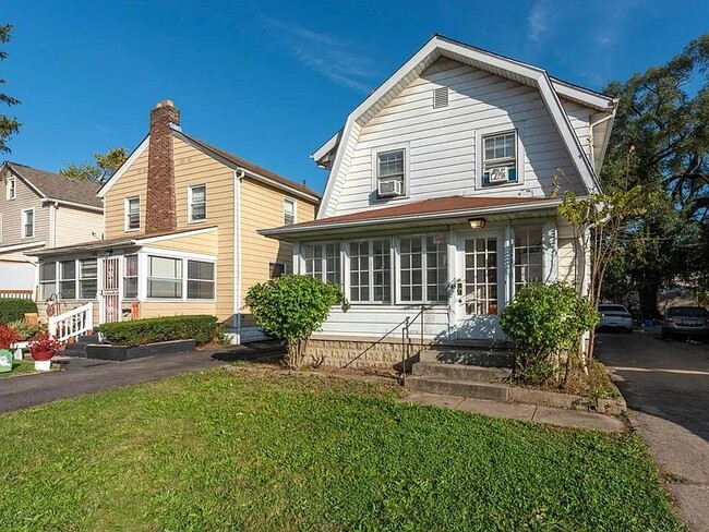 property at 1410 E Blake Ave
