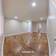 6163 E Boston St in Wichita, KS - Foto de edificio - Building Photo