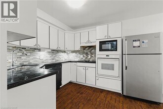 310 Southill Dr in Kitchener, ON - Building Photo - Building Photo