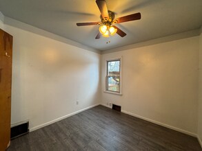 1403 E Maxlow Ave in Hazel Park, MI - Foto de edificio - Building Photo