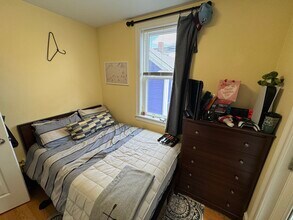 183 River St, Unit 2 in Cambridge, MA - Foto de edificio - Building Photo