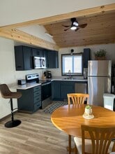 1006 Irvine Ave NW in Bemidji, MN - Foto de edificio - Building Photo