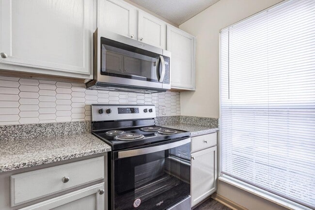 Eastpointe Lakes Apartments and Townhomes in Blacklick, OH - Foto de edificio - Building Photo