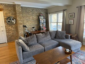 1215 W Sunnyside Ave, Unit 1 in Chicago, IL - Foto de edificio - Building Photo