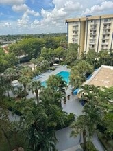 4550 NW 9th St, Unit 416E in Miami, FL - Building Photo - Building Photo