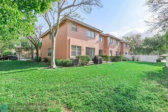 9090 NW 40th Pl in Sunrise, FL - Building Photo - Building Photo