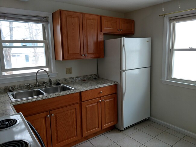 74 Main St, Unit Apt3 in Yarmouth, ME - Foto de edificio - Building Photo