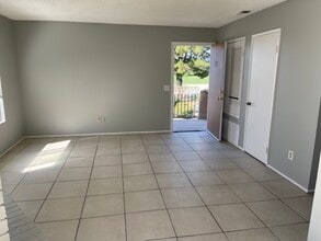 1025 N Tippecanoe Ave, Unit H219 in San Bernardino, CA - Foto de edificio - Building Photo