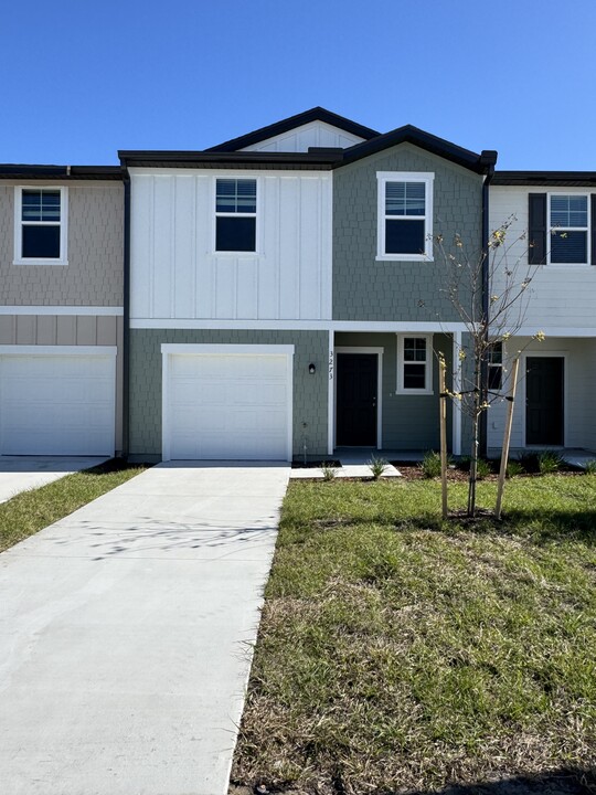 3273 Vesara Dr in Davenport, FL - Building Photo