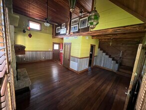 813 W Bluebonnet Dr in San Marcos, TX - Building Photo - Building Photo