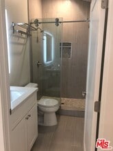 6140 W 74th St in Los Angeles, CA - Foto de edificio - Building Photo