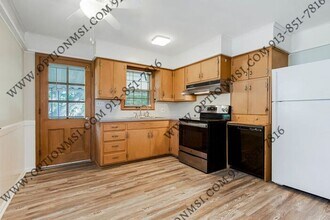 8307 Santa Fe Ln in Overland Park, KS - Building Photo - Building Photo