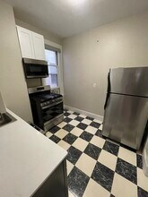 1060 Beacon St, Unit 12 in Brookline, MA - Building Photo - Building Photo