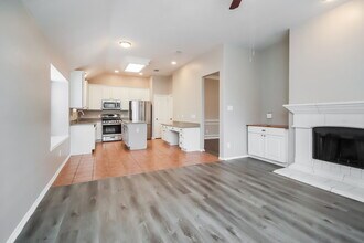 204 Green Cedar Dr in League City, TX - Building Photo - Building Photo