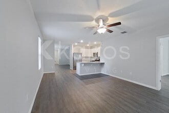 32013 Katelin Cir in Leesburg, FL - Foto de edificio - Building Photo