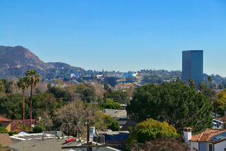 11504 Moorpark St in Los Angeles, CA - Building Photo - Building Photo