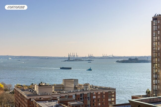 250 S End Ave in New York, NY - Building Photo - Building Photo