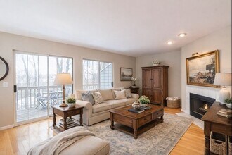 842 W St Johns Pl in Palatine, IL - Building Photo - Building Photo