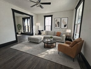 435 N Apple Ave in Freeport, IL - Foto de edificio - Building Photo