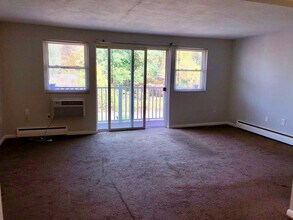 30 Worthen St in Chelmsford, MA - Foto de edificio - Building Photo